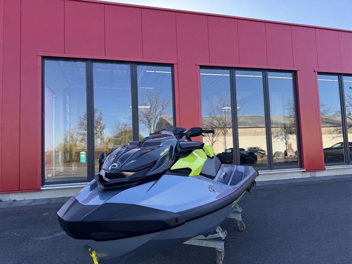 2025 Sea-Doo RXT-X 325 + Tech Package 325 HP Performance.